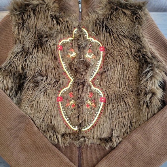 PAPARAZZI By Biz Faux Suede Embroidered Sherpa Fur Lined Vest Jacket SZ Large - Picture 6 of 14